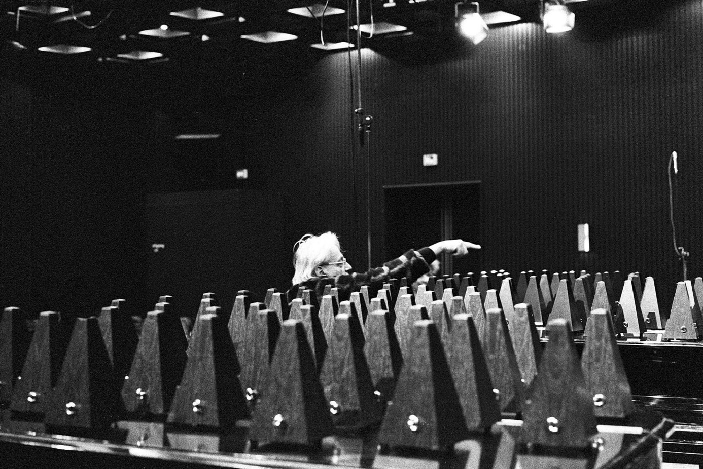 György Ligeti tijdens voorbereidingen voor Poème symphonique in 1988 ter gelegenheid van zijn 65ste verjaardag © Stedelijk Museum Amsterdam / Co Broerse / Muziekgebouw aan ’t IJ